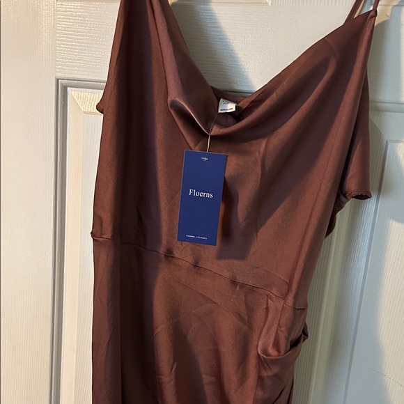 Asymmetrical Dress - Picture 3 of 7